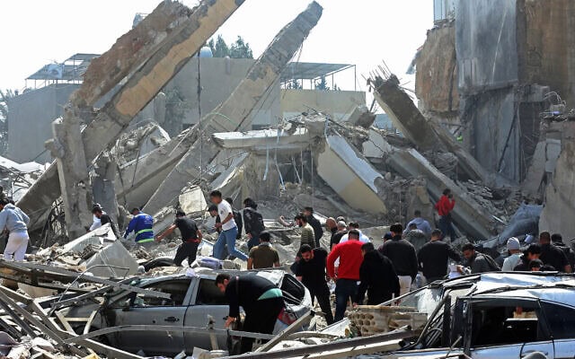 זירת תקיפה ישראלית בעיר החוף צידון בלבנון, 8 באפריל 2026 (צילום: MAHMOUD ZAYYAT / AFP) זירת תקיפה ישראלית בעיר החוף צידון בלבנון, 8 באפריל 2026 (צילום: MAHMOUD ZAYYAT / AFP)