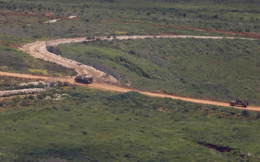 כלי רכב של צה"ל בדרום לבנון, סמוך לגבול הישראלי, 10 באפריל 2026 (צילום: Jalaa MAREY / AFP) כלי רכב של צה"ל בדרום לבנון, סמוך לגבול הישראלי, 10 באפריל 2026 (צילום: Jalaa MAREY / AFP)