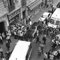 מסעדת גולדנברג בפריז אחרי שבמקום אירע פיגוע, 9 באוגוסט 1982 (צילום: AP Photo/Aulnay) מסעדת גולדנברג בפריז אחרי שבמקום אירע פיגוע, 9 באוגוסט 1982 (צילום: AP Photo/Aulnay)