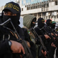 פעילים פלסטינים חמושים מחמאס ומהג'יהאד האסלאמי בעיר עזה, 20 במרץ 2026 (צילום: AP Photo/Abdel Kareem Hana) פעילים פלסטינים חמושים מחמאס ומהג'יהאד האסלאמי בעיר עזה, 20 במרץ 2026 (צילום: AP Photo/Abdel Kareem Hana)