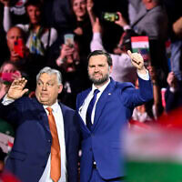 ראש ממשלת הונגריה ויקטור אורבן וסגן נשיא ארה"ב ג'יי די ואנס בעצרת בחירות בבודפשט, הונגריה, 7 באפריל 2026