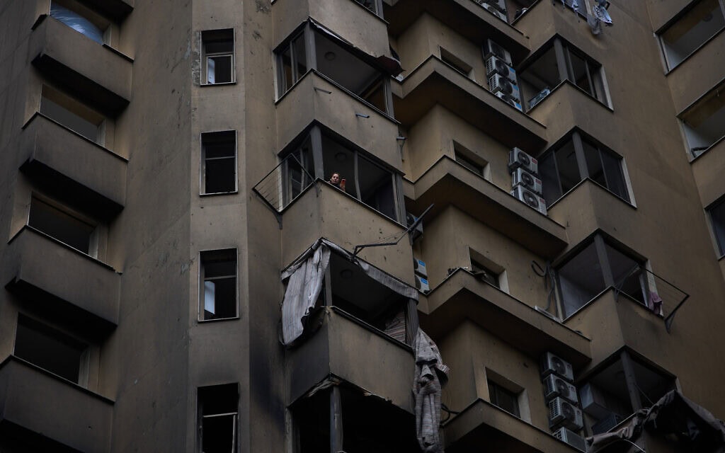 מבנה בביירות שנפגע לפני ימים ספורים בתקיפה אווירית שביצעה ישראל, 10 באפריל 2026 (צילום: AP Photo/Emilio Morenatti) מבנה בביירות שנפגע לפני ימים ספורים בתקיפה אווירית שביצעה ישראל, 10 באפריל 2026 (צילום: AP Photo/Emilio Morenatti)