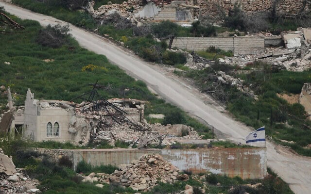 דרום לבנון, כפי שהיא נראית מישראל, 15 באפריל 2026 (צילום: AP Photo/Ariel Schalit) דרום לבנון, כפי שהיא נראית מישראל, 15 באפריל 2026 (צילום: AP Photo/Ariel Schalit)