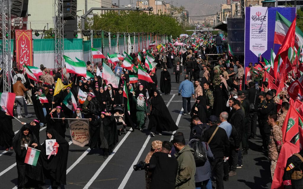 חברות בבסיג' בעצרת בטהרן, 17 באפריל 2026 (צילום: AP Photo/Vahid Salemi)