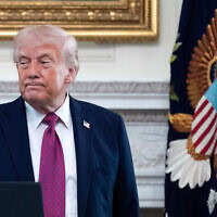 דונלד טראמפ בחדר האוכל הממלכתי בבית הלבן בוושינגטון, 21 באפריל 2026