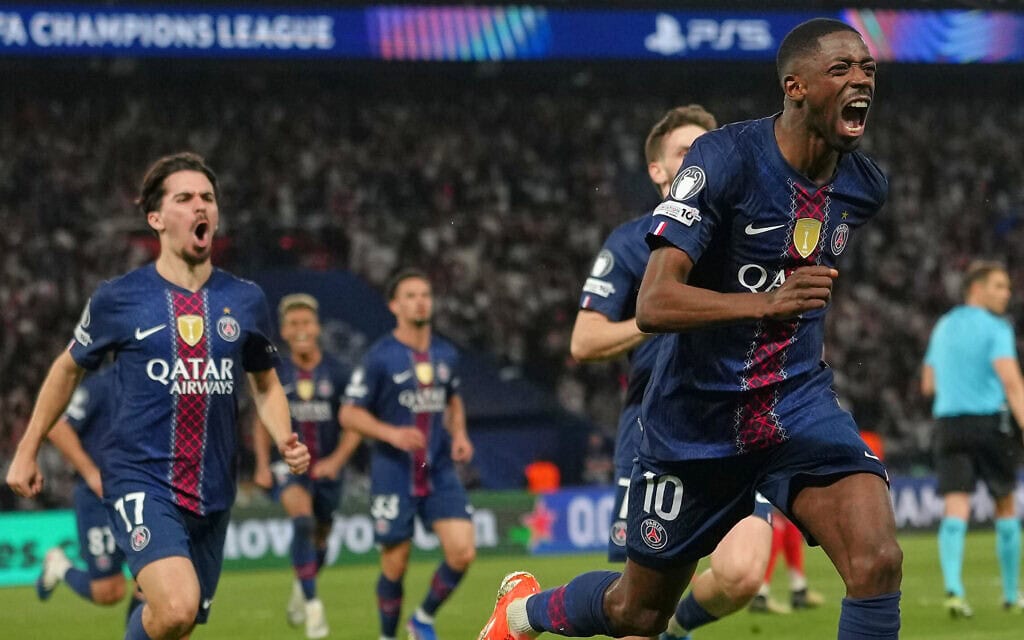עוסמאן דמבלה מפריז סן ז'רמן חוגג לאחר שכבש את השער השלישי של קבוצתו במשחק חצי גמר ליגת האלופות, המשחק הראשון, בין פריז סן ז'רמן לבאיירן מינכן בפריז, 28 באפריל 2026 (צילום: AP Photo/Aurelien Morissard)