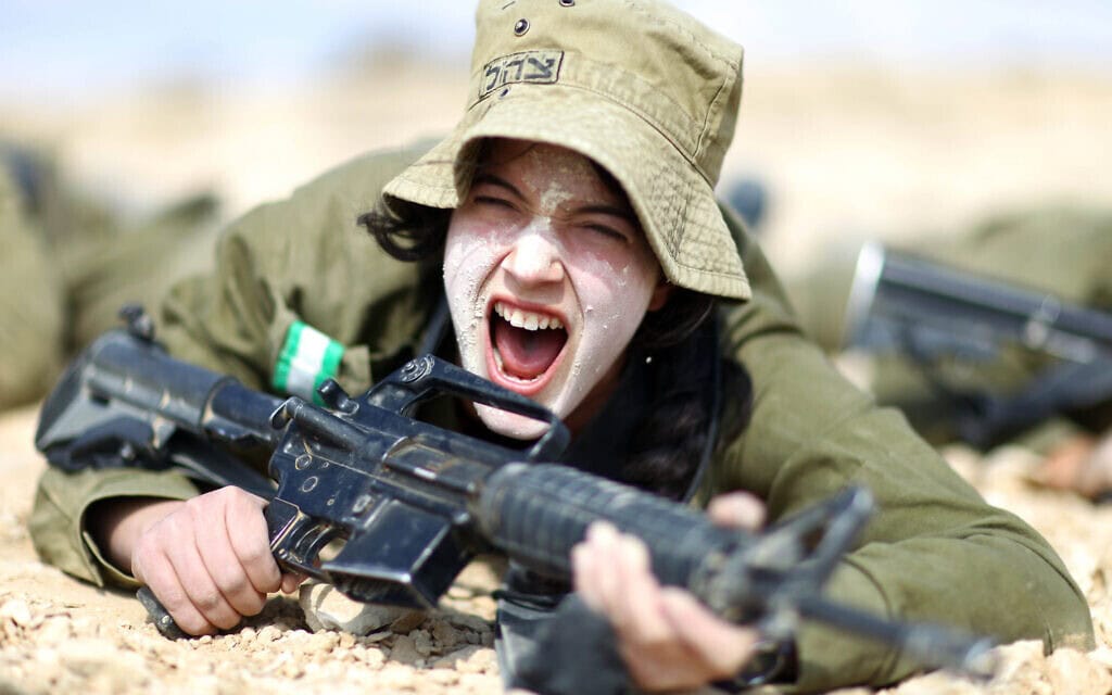 אילוסטרציה: חיילות בהכשרה, 16 בנובמבר 2010 (צילום: אביר סולטן/פלאש90) אילוסטרציה: חיילות בהכשרה, 16 בנובמבר 2010 (צילום: אביר סולטן/פלאש90)