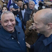 ראש הממשלה לשעבר נפתלי בנט לצד גדי איזנקוט במהלך צעדה לתמיכה בגיוס חרדים לצה"ל, 15 בינואר 2026 (צילום: יונתן זינדל/פלאש90) ראש הממשלה לשעבר נפתלי בנט לצד גדי איזנקוט במהלך צעדה לתמיכה בגיוס חרדים לצה"ל, 15 בינואר 2026 (צילום: יונתן זינדל/פלאש90)