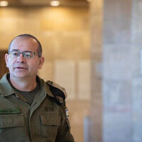 המזכיר הצבאי של ראש הממשלה, אלוף רומן גופמן, בדרכו לדיון בוועדת החוץ והביטחון של הכנסת, 5 בפברואר 2026 (צילום: יונתן זינדל/פלאש90) המזכיר הצבאי של ראש הממשלה, אלוף רומן גופמן, בדרכו לדיון בוועדת החוץ והביטחון של הכנסת, 5 בפברואר 2026 (צילום: יונתן זינדל/פלאש90)