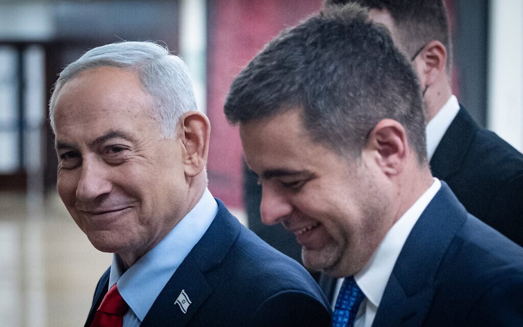 ראש הממשלה בנימין נתניהו לצד דוברו זיו אגמון, 23 בפברואר 2026 (צילום: חיים גולדברג/פלאש90) ראש הממשלה בנימין נתניהו לצד דוברו זיו אגמון, 23 בפברואר 2026 (צילום: חיים גולדברג/פלאש90)