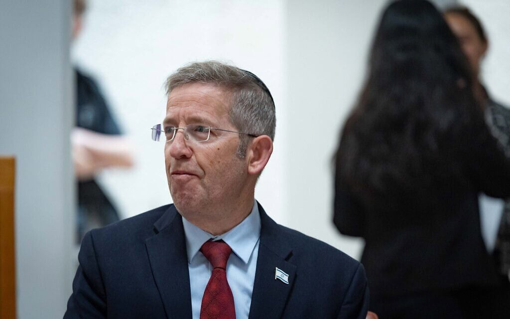 מזכיר הממשלה יוסי פוקס בדיון בבג"ץ בבקשת ביזיון בית המשפט בעניין גיוס תלמידי ישיבות לצה"ל, 12 באפריל 2026 (צילום: יונתן זינדל/פלאש90) מזכיר הממשלה יוסי פוקס בדיון בבג"ץ בבקשת ביזיון בית המשפט בעניין גיוס תלמידי ישיבות לצה"ל, 12 באפריל 2026 (צילום: יונתן זינדל/פלאש90)