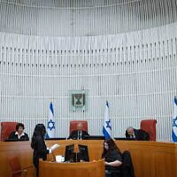 המשנה לנשיא בית המשפט עליון, השופט נעם סולברג (במרכז), בראש ההרכב שדן בבג"ץ גיוס החרדים, 12 באפריל 2026 (צילום: יונתן זינדל/פלאש90) המשנה לנשיא בית המשפט עליון, השופט נעם סולברג (במרכז), בראש ההרכב שדן בבג"ץ גיוס החרדים, 12 באפריל 2026 (צילום: יונתן זינדל/פלאש90)