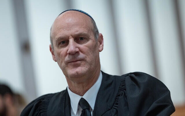 עו"ד מיכאל ראבילו, נציג הממשלה, בדיון בבג"ץ על העתירות להקמת ועדת חקירה ממלכתית לחקר אסון השבעה באוקטובר. 23 באפריל 2026 (צילום: יונתן זינדל/פלאש90) עו"ד מיכאל ראבילו, נציג הממשלה, בדיון בבג"ץ על העתירות להקמת ועדת חקירה ממלכתית לחקר אסון השבעה באוקטובר. 23 באפריל 2026 (צילום: יונתן זינדל/פלאש90)