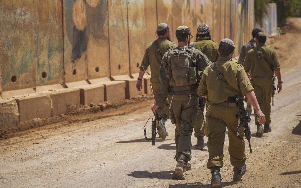 חיילי חטיבת החשמונאים בפעילות בצפון ליד מושב שתולה, בגבול לבנון, 27 באפריל 2026 (צילום: אייל מרגולין/פלאש90) חיילי חטיבת החשמונאים בפעילות בצפון ליד מושב שתולה, בגבול לבנון, 27 באפריל 2026 (צילום: אייל מרגולין/פלאש90)