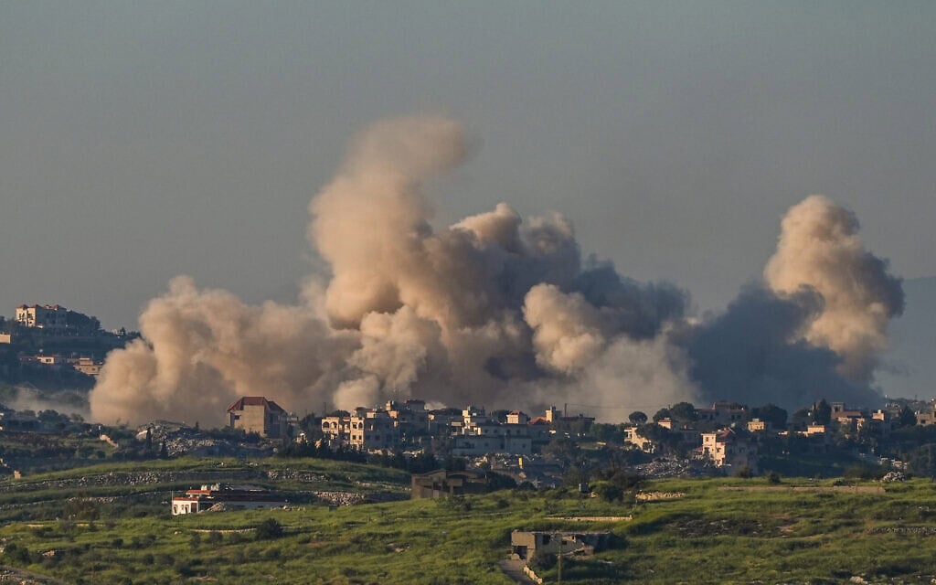 צה"ל תוקף בבינת ג'בייל בדרום לבנון - המראה מהצד הישראלי. 29 באפריל 2026 (צילום: אייל מרגולין/פלאש90)