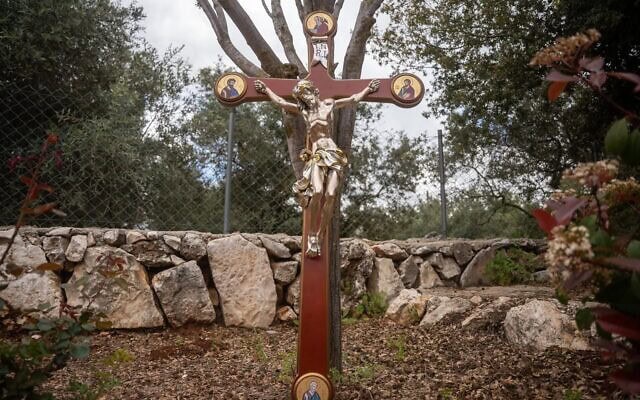 פסל ישו שהוחלף בעזרת צה"ל בכפר הלבנוני דבל, לאחר שחייל הפיל את הפסל המקורי של הכפר, 21 באפריל 2026 (צילום: דובר צה"ל) פסל ישו שהוחלף בעזרת צה"ל בכפר הלבנוני דבל, לאחר שחייל הפיל את הפסל המקורי של הכפר, 21 באפריל 2026 (צילום: דובר צה"ל)