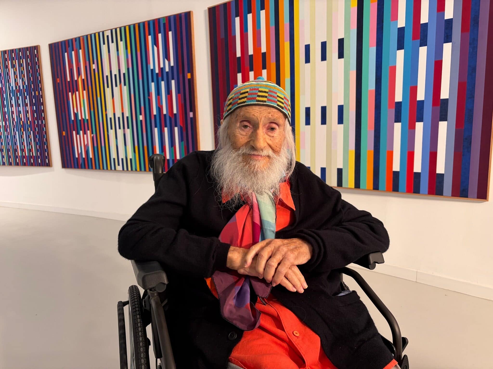 האומן יעקב אגם מקבל את פרס ישראל בטקס פרטי במוזאון יעקב אגם בראשון לציון, 20 באפריל 2026 (צילום: ג'סיקה שטיינברג)