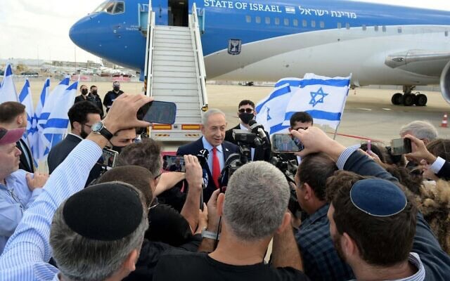 ראש הממשלה בנימין נתניהו למרגלות "כנף ציון", לפני המראתו לוושינגטון ב-10 בפברואר 2026 (צילום: אבי אוחיון/לע"מ) ראש הממשלה בנימין נתניהו למרגלות "כנף ציון", לפני המראתו לוושינגטון ב-10 בפברואר 2026 (צילום: אבי אוחיון/לע"מ)