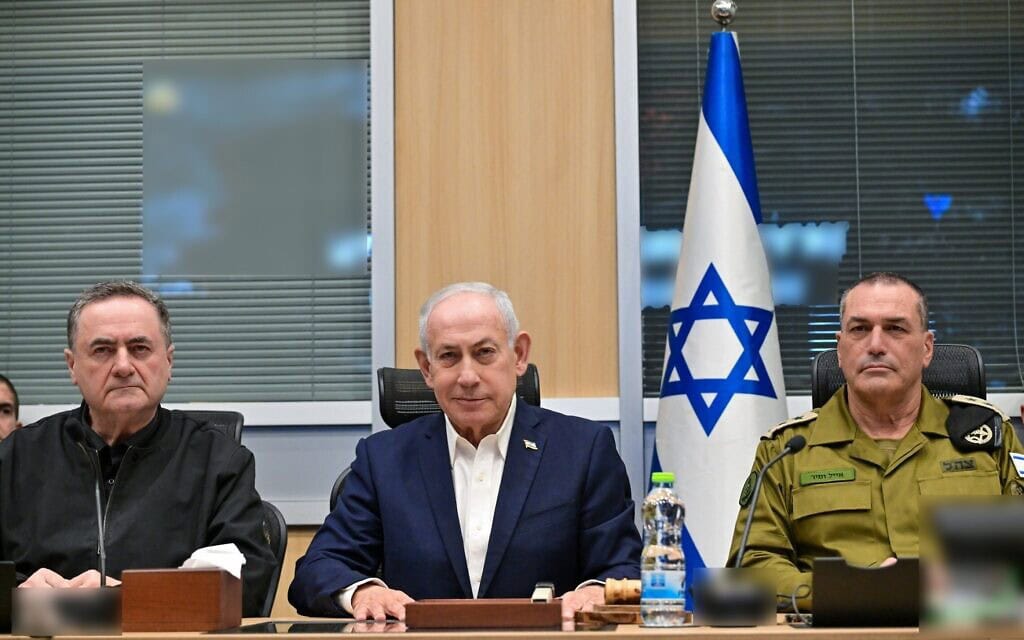 הרמטכ"ל אייל זמיר, ראש הממשלה בנימין נתניהו ושר הביטחון ישראל כ"ץ בקריה בתל אביב, 3 באפריל 2026 (צילום: קובי גדעון / לע"מ) הרמטכ"ל אייל זמיר, ראש הממשלה בנימין נתניהו ושר הביטחון ישראל כ"ץ בקריה בתל אביב, 3 באפריל 2026 (צילום: קובי גדעון / לע"מ)