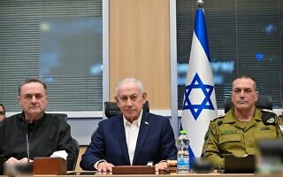 הרמטכ"ל אייל זמיר, ראש הממשלה בנימין נתניהו ושר הביטחון ישראל כ"ץ בקריה בתל אביב, 3 באפריל 2026 (צילום: קובי גדעון / לע"מ) הרמטכ"ל אייל זמיר, ראש הממשלה בנימין נתניהו ושר הביטחון ישראל כ"ץ בקריה בתל אביב, 3 באפריל 2026 (צילום: קובי גדעון / לע"מ)