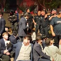 חרדים פרצו לביתו של מפקד המשטרה הצבאית באשקלון במחאה על מעצר עריקים משתמטים מגיוס, 28 באפריל 2026 (צילום: דוברות המשטרה) חרדים פרצו לביתו של מפקד המשטרה הצבאית באשקלון במחאה על מעצר עריקים משתמטים מגיוס, 28 באפריל 2026 (צילום: דוברות המשטרה)