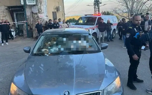 רכב מנוקב כדורים בכפר הדרוזי עין אל-אסד. 22 באפריל 2026 (צילום: מגן דוד אדום) רכב מנוקב כדורים בכפר הדרוזי עין אל-אסד. 22 באפריל 2026 (צילום: מגן דוד אדום)