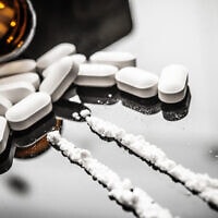 פנטניל ואופיאודים. אילוסטרציה (צילום: MoleQL/iStock) פנטניל ואופיאודים. אילוסטרציה (צילום: MoleQL/iStock)