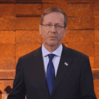 נשיא המדינה יצחק הרצוג בטקס יום הזיכרון לשואה, 13 באפריל 2026 (צילום: צילום מסך, יד ושם) נשיא המדינה יצחק הרצוג בטקס יום הזיכרון לשואה, 13 באפריל 2026 (צילום: צילום מסך, יד ושם)
