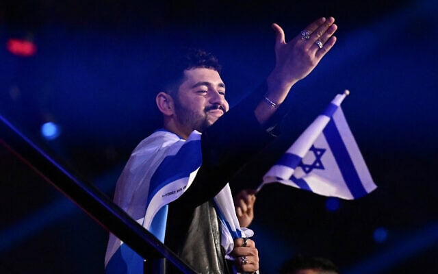 נועם בתן חוגג אחרי שעלה לגמר האירוויזיון בווינה, אוסטריה, 12 במאי 2026 (צילום: Tobias SCHWARZ / AFP) נועם בתן חוגג אחרי שעלה לגמר האירוויזיון בווינה, אוסטריה, 12 במאי 2026 (צילום: Tobias SCHWARZ / AFP)