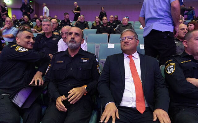 השר לביטחון לאומי איתמר בן גביר ומפכ"ל המשטרה דני לוי במכללה הלאומית לשוטרים בבית שמש, 15 בספטמבר 2025 (צילום: אורן בן חקון/פלאש90) השר לביטחון לאומי איתמר בן גביר ומפכ"ל המשטרה דני לוי במכללה הלאומית לשוטרים בבית שמש, 15 בספטמבר 2025 (צילום: אורן בן חקון/פלאש90)