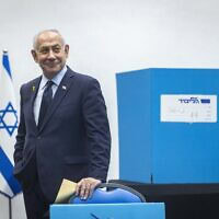 ראש הממשלה בנימין נתניהו מצביע בבחירות למרכז הליכוד, 25 בנובמבר 2025