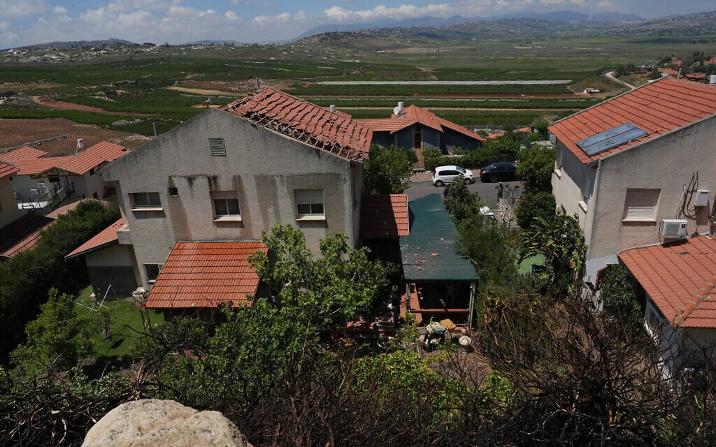 זירת נפילה של כטב"ם נפץ ששיגר חזבאללה לעבר מטולה שבצפון הארץ בגבול ישראל לבנון, 25 במאי 2026 (צילום: אייל מרגולין/פלאש90)