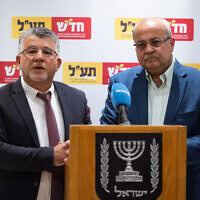 יוסף ג'בארין וח"כ אחמד טיבי בישיבת סיעת חד"ש-תע"ל בכנסת, 25 במאי 2026 (צילום: יונתן זינדל/פלאש90) יוסף ג'בארין וח"כ אחמד טיבי בישיבת סיעת חד"ש-תע"ל בכנסת, 25 במאי 2026 (צילום: יונתן זינדל/פלאש90)