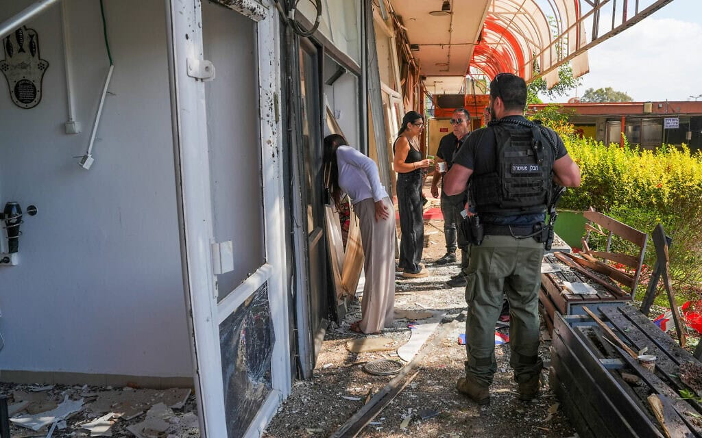 אתר בקריית שמונה שנפגע בתקיפה של חזבאללה, 30 במאי 2026 (צילום: אייל מרגולין/פלאש90) אתר בקריית שמונה שנפגע בתקיפה של חזבאללה, 30 במאי 2026 (צילום: אייל מרגולין/פלאש90)