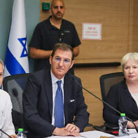 יו״ר ועדת החוץ והביטחון בועז ביסמוט בדיון בוועדה על חוק הגיוס. 20 במאי 2026 (צילום: נועם מושקוביץ, דוברות הכנסת) יו״ר ועדת החוץ והביטחון בועז ביסמוט בדיון בוועדה על חוק הגיוס. 20 במאי 2026 (צילום: נועם מושקוביץ, דוברות הכנסת)