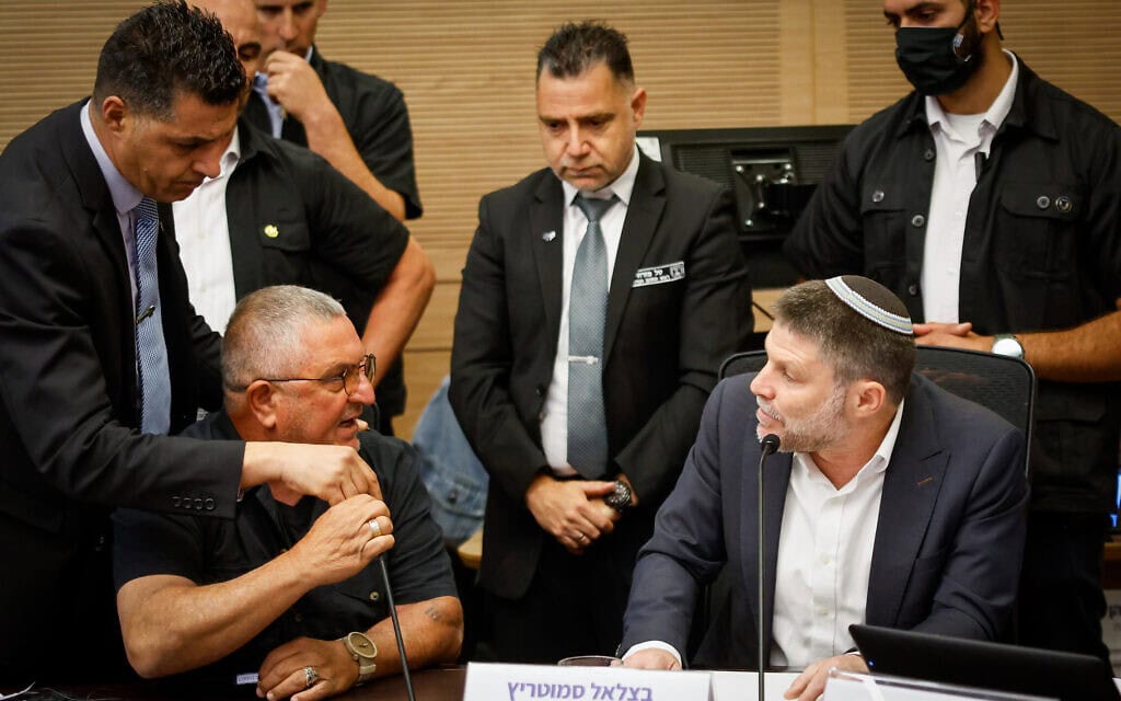 שר האוצר בצלאל סמוטריץ׳ בעימות מול דני אלגרט בוועדת חוקה של הכנסת. 18 במאי 2026 (צילום: נועם מושקוביץ, דוברות הכנסת) שר האוצר בצלאל סמוטריץ׳ בעימות מול דני אלגרט בוועדת חוקה של הכנסת. 18 במאי 2026 (צילום: נועם מושקוביץ, דוברות הכנסת)