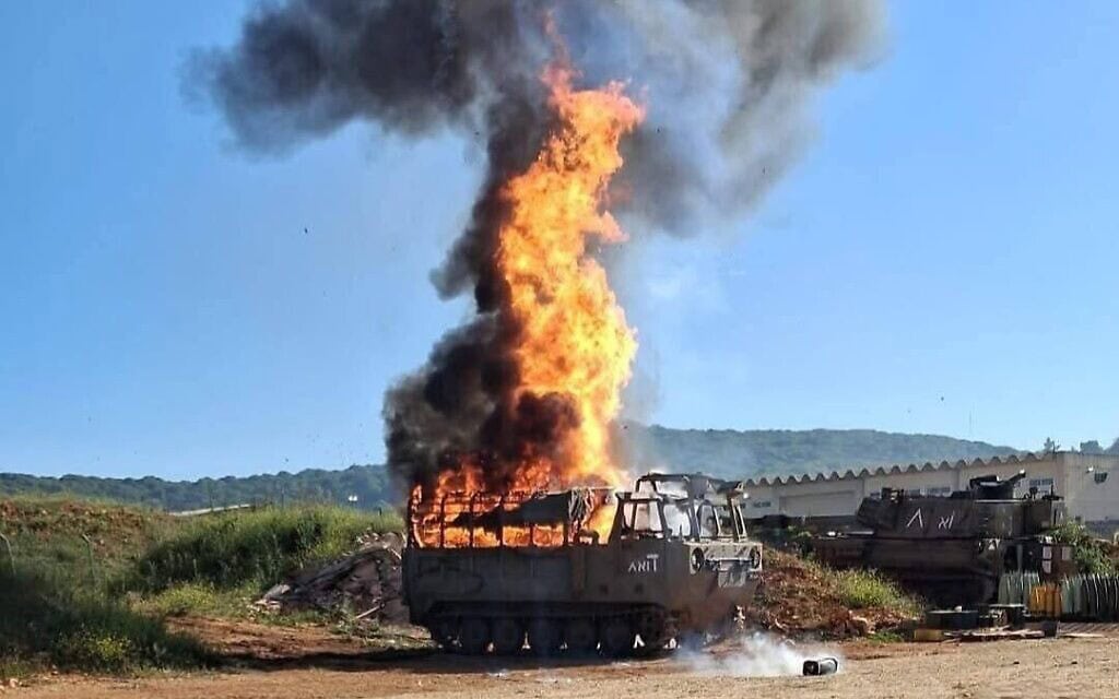 נגמ”ש תובלה מדגם M548 באתר ארטילריה של צה"ל סמוך ליישוב הגבול הצפוני שומרה, שנפגע מכטב”ם של חזבאללה ב-30 באפריל 2026 (צילום: שימוש לפי סעיף 27א לחוק זכויות יוצרים) נגמ”ש תובלה מדגם M548 באתר ארטילריה של צה"ל סמוך ליישוב הגבול הצפוני שומרה, שנפגע מכטב”ם של חזבאללה ב-30 באפריל 2026 (צילום: שימוש לפי סעיף 27א לחוק זכויות יוצרים)