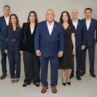 גדי איזנקוט עם המצטרפים למפלגתו: שאול מרידור, יורם כהן, ענבר הרוש גיטי, ענבר יחזקאלי מתן כהנא, אורית פרקש הכהן ומתן כהנא גדי איזנקוט עם המצטרפים למפלגתו: שאול מרידור, יורם כהן, ענבר הרוש גיטי, ענבר יחזקאלי מתן כהנא, אורית פרקש הכהן ומתן כהנא