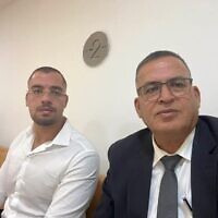 עו״ד חליל נעמה ובנו סאלח, אשר נעצר והותקף באלימות על ידי שוטרים בבר שבע ב-8 במאי 2026 עו״ד חליל נעמה ובנו סאלח, אשר נעצר והותקף באלימות על ידי שוטרים בבר שבע ב-8 במאי 2026
