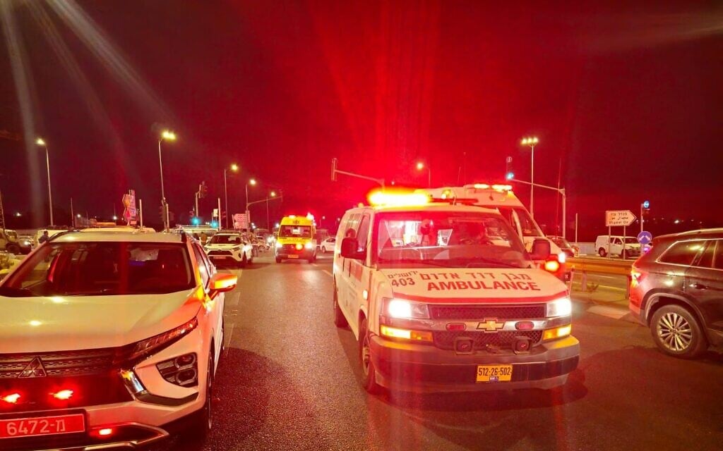 הזירה בצומת גוש עציון, שבה, לפי החשד, אירע פיגוע, 31 במאי 2026 (צילום: מגן דוד אדום) הזירה בצומת גוש עציון, שבה, לפי החשד, אירע פיגוע, 31 במאי 2026 (צילום: מגן דוד אדום)