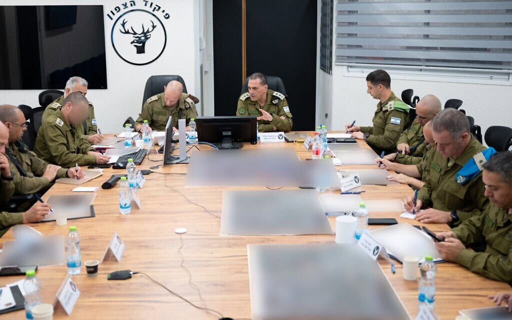הרמטכ״ל רא"ל אייל זמיר קיים הערכת מצב ואישר תוכניות להמשך הלחימה בפיקוד הצפון, 24 במאי 2026 (צילום: דובר צה"ל) הרמטכ״ל רא"ל אייל זמיר קיים הערכת מצב ואישר תוכניות להמשך הלחימה בפיקוד הצפון, 24 במאי 2026 (צילום: דובר צה"ל)