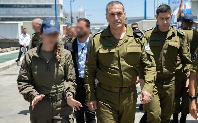 הרמטכ"ל אייל זמיר בבסיס של זרוע הים בחיפה, 3 ביוני 2026 (צילום: צה"ל) הרמטכ"ל אייל זמיר בבסיס של זרוע הים בחיפה, 3 ביוני 2026 (צילום: צה"ל)