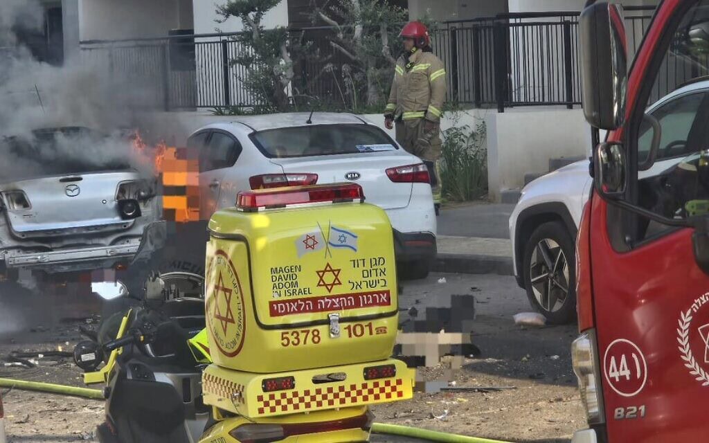 כוחות הצלה בזירת פיצוץ רכב ביפו. 28 ביוני 2026 (צילום: צילום מבצעי מד״א)