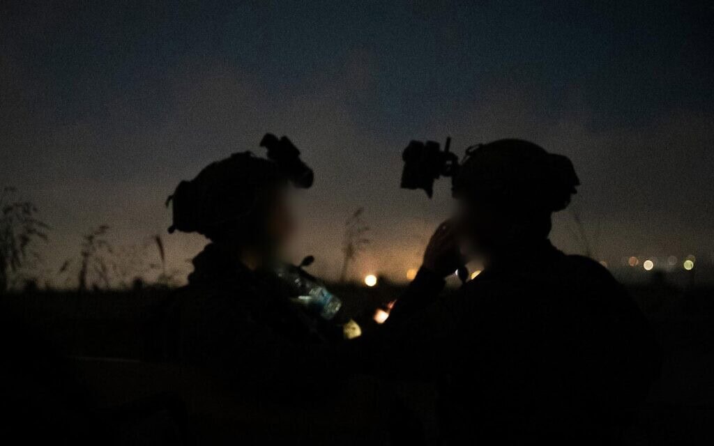 צה״ל בפעילות בכפר דיבין בדרום לבנון. אפריל 2026 (צילום: דובר צה״ל) צה״ל בפעילות בכפר דיבין בדרום לבנון. אפריל 2026 (צילום: דובר צה״ל)