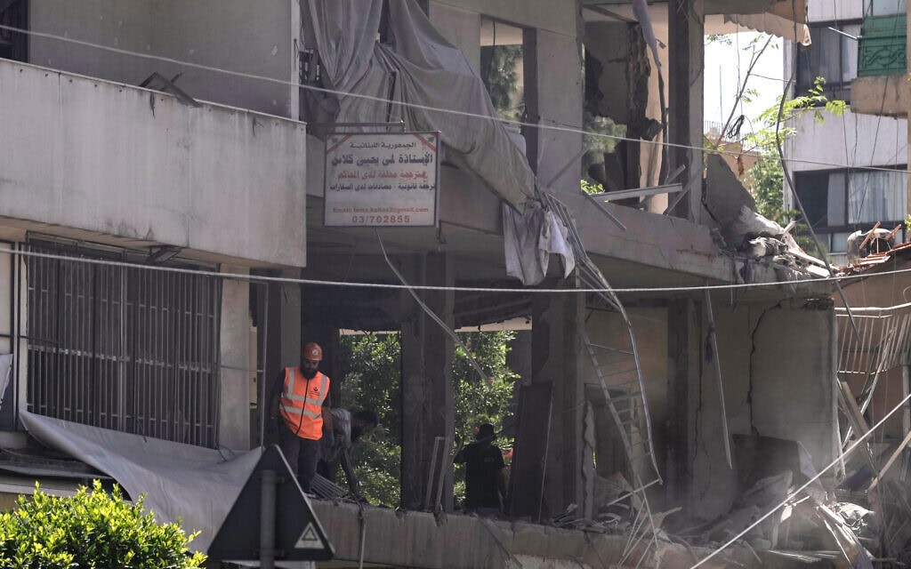 מבנה ברובע הדאחייה בביירות שנפגע בתקיפה אווירית שביצעה ישראל, 14 ביוני 2026 (צילום: AP Photo/Bilal Hussein) מבנה ברובע הדאחייה בביירות שנפגע בתקיפה אווירית שביצעה ישראל, 14 ביוני 2026 (צילום: AP Photo/Bilal Hussein)