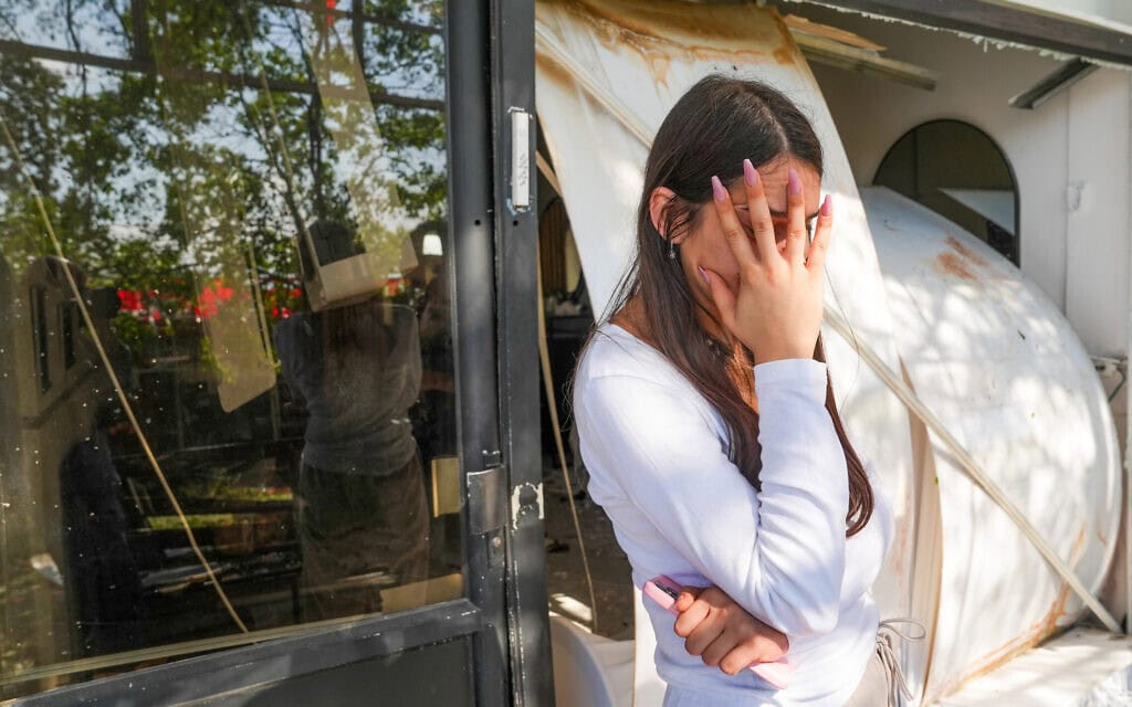 הזירה שבה טיל ששוגר מלבנון לעבר ישראל במהלך הלילה גרם נזק בקריית שמונה, 30 במאי 2026 (צילום: אייל מרגולין/פלאש90) הזירה שבה טיל ששוגר מלבנון לעבר ישראל במהלך הלילה גרם נזק בקריית שמונה, 30 במאי 2026 (צילום: אייל מרגולין/פלאש90)