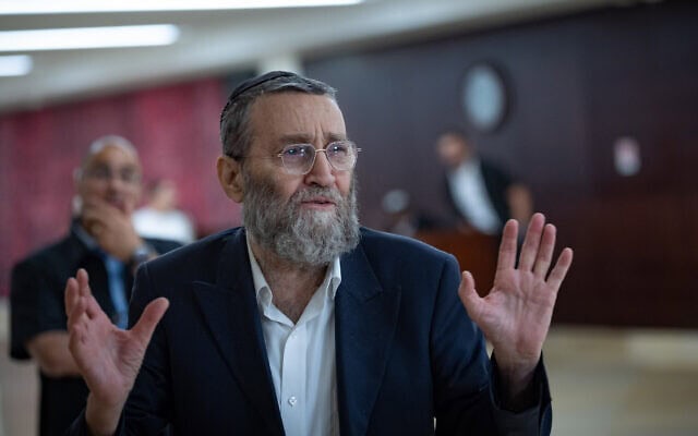 ח"כ משה גפני מחוץ ללשכת ראש הממשלה בנימין נתניהו בכנסת, 3 ביוני 2026. (צילום: יונתן זינדל/פלאש90) ח"כ משה גפני מחוץ ללשכת ראש הממשלה בנימין נתניהו בכנסת, 3 ביוני 2026. (צילום: יונתן זינדל/פלאש90)