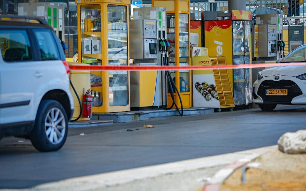 זירת פיגוע בתחנת דלת בכניסה לכוכב יאיר. 7 ביוני 2026 (צילום: טל גל/פלאש90) זירת פיגוע בתחנת דלת בכניסה לכוכב יאיר. 7 ביוני 2026 (צילום: טל גל/פלאש90)