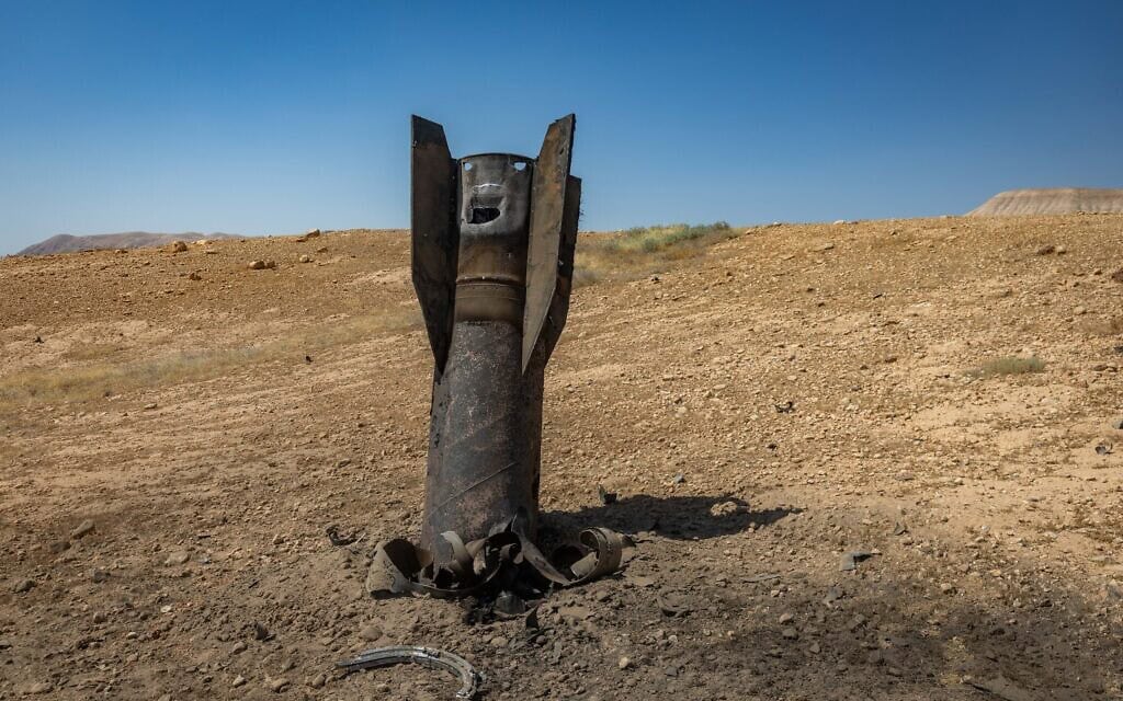 חלק מטיל איראני שנפל בגדה. 8 ביוני 2026 (צילום: חיים גולדברג/פלאש90) חלק מטיל איראני שנפל בגדה. 8 ביוני 2026 (צילום: חיים גולדברג/פלאש90)