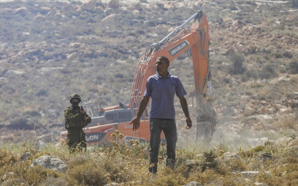 חיילי צה"ל מתעמתים עם פלסטינים בחרבת חומזה, מערבית לחברון, 9 ביוני 2026 (צילום: Wisam Hashlamoun/Flash90) חיילי צה"ל מתעמתים עם פלסטינים בחרבת חומזה, מערבית לחברון, 9 ביוני 2026 (צילום: Wisam Hashlamoun/Flash90)